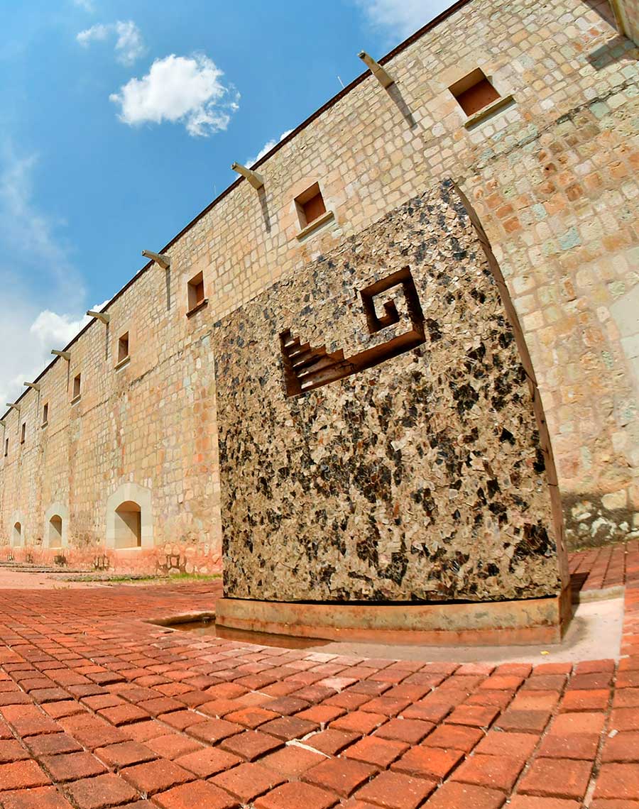 Fuente la Sangre de Mitla en el Patio huaje